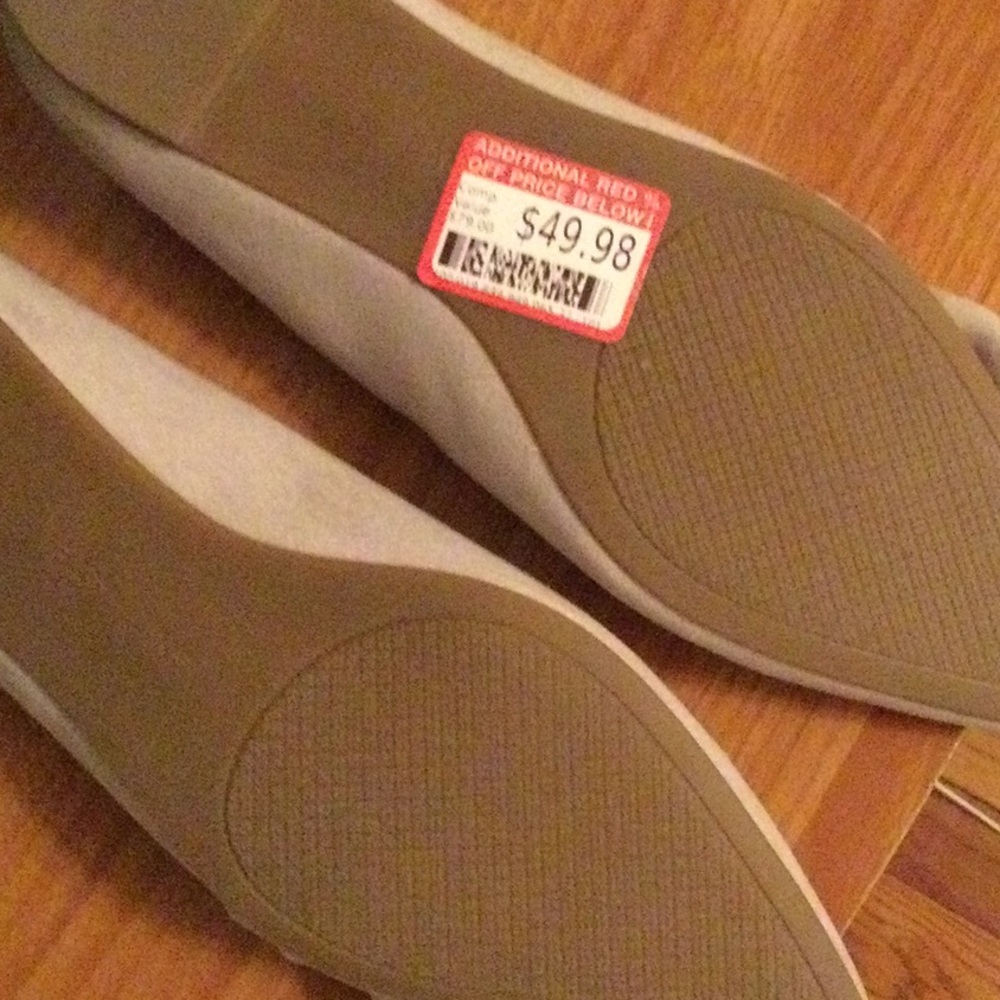 Light gray suede flats - Picture 3 of 4